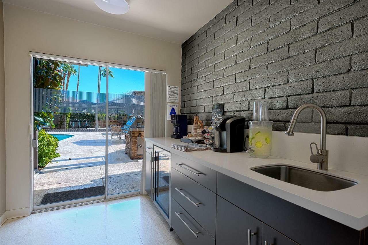 Desert Hills - 21 And Over (Adults Only) Palm Springs Exteriér fotografie